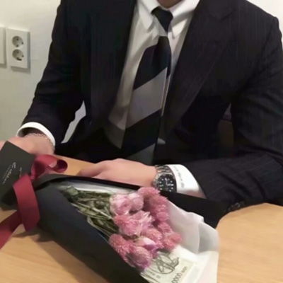 專業(yè)房產(chǎn)經(jīng)紀(jì)人微信頭像指南 如何打造值得信賴的形象